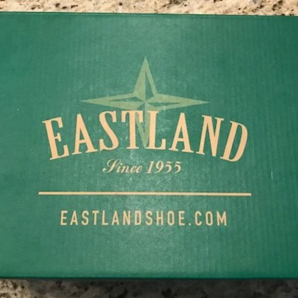 Never worn Women's Eastland Amore Black shoes. - Picture 3 of 4